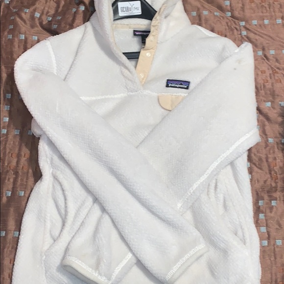 Patagonia Tops - Fuzzy White Patagonia Hoodie